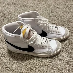 Nike blazers size 6